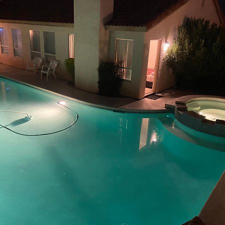 Luxury 1900 Sq Ft House Huge 46 Ft Pool & Hot Spa ลาสเวกัส ภายนอก รูปภาพ