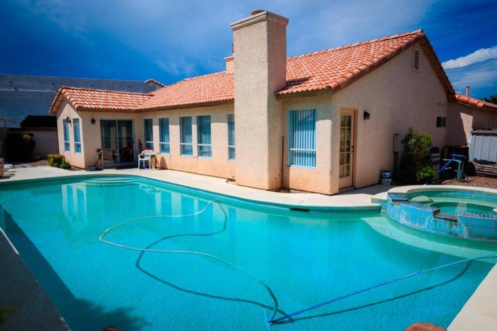 Luxury 1900 Sq Ft House Huge 46 Ft Pool & Hot Spa ลาสเวกัส ภายนอก รูปภาพ