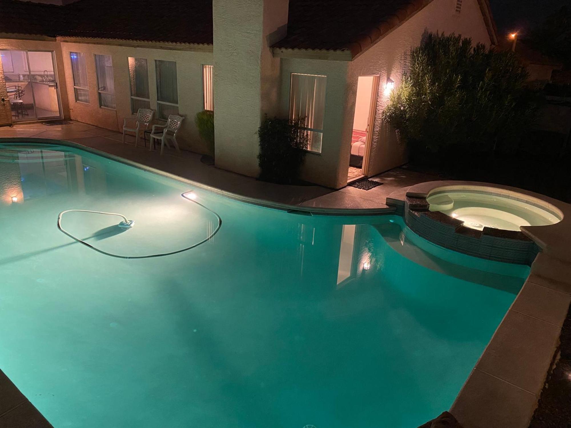 Luxury 1900 Sq Ft House Huge 46 Ft Pool & Hot Spa ลาสเวกัส ภายนอก รูปภาพ