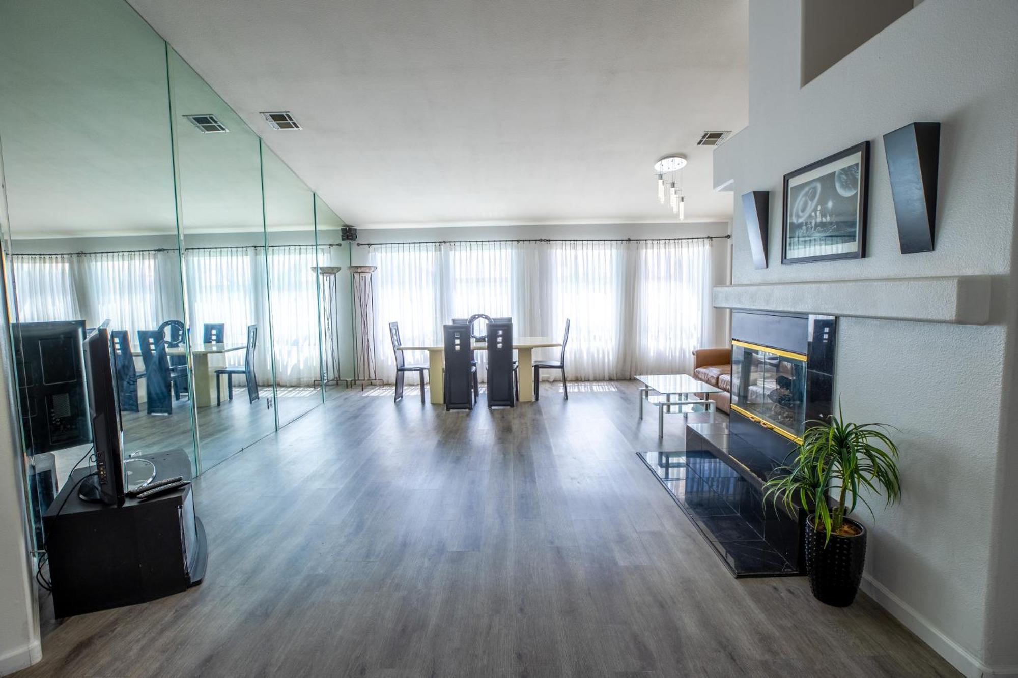Luxury 1900 Sq Ft House Huge 46 Ft Pool & Hot Spa ลาสเวกัส ภายนอก รูปภาพ