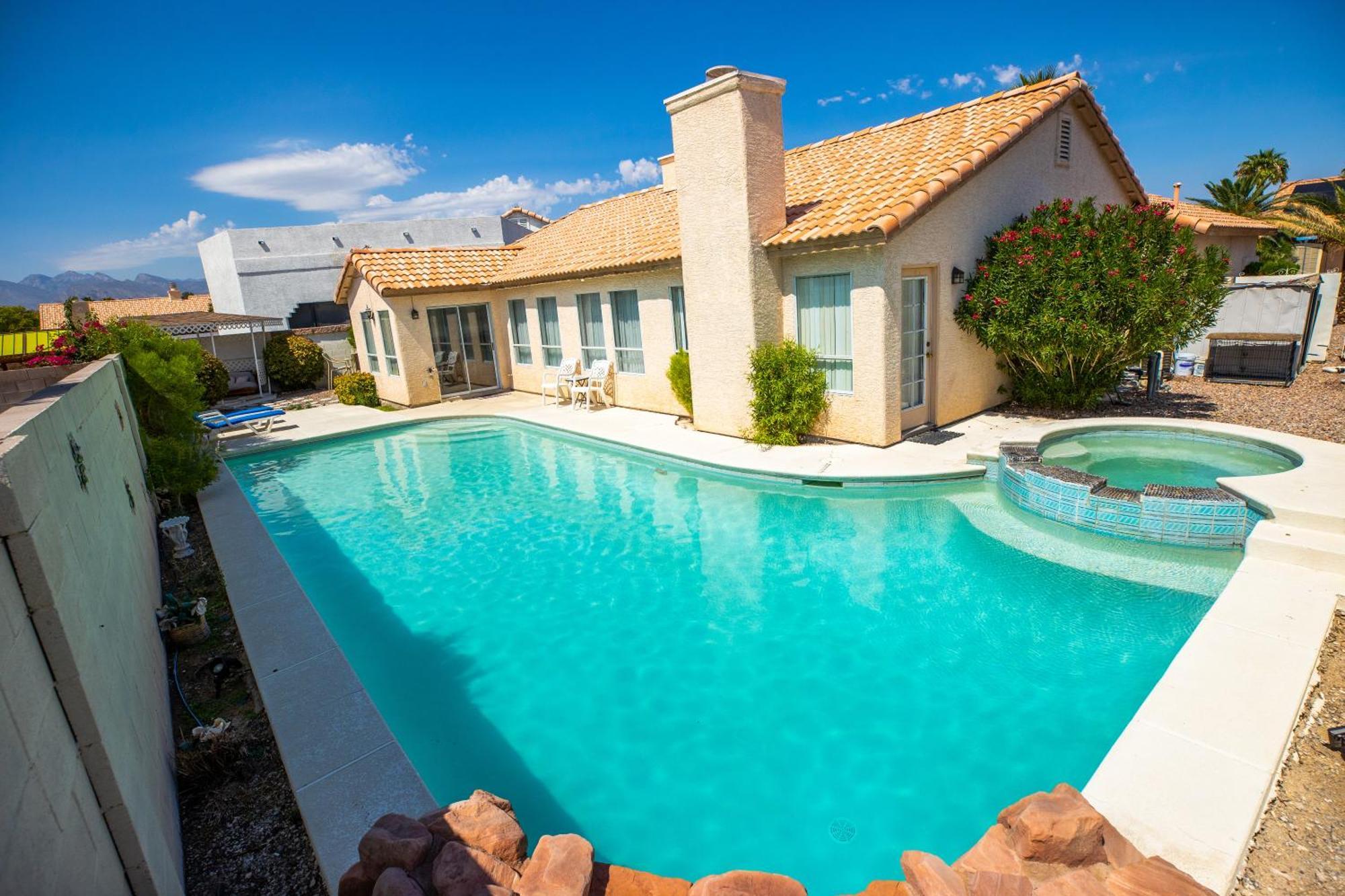 Luxury 1900 Sq Ft House Huge 46 Ft Pool & Hot Spa ลาสเวกัส ภายนอก รูปภาพ