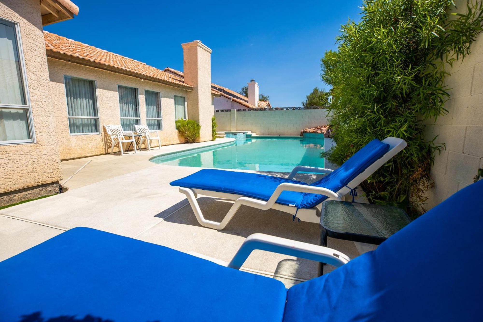 Luxury 1900 Sq Ft House Huge 46 Ft Pool & Hot Spa ลาสเวกัส ภายนอก รูปภาพ